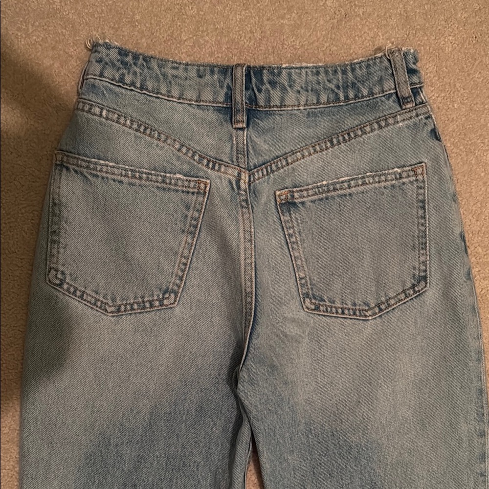 Zara Blue High-Waisted Jeans - Picture 6 of 6